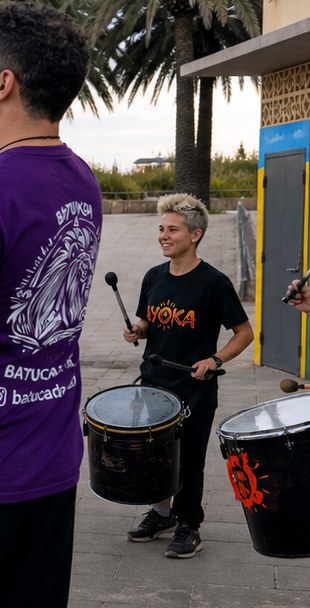 Participacion infantil en ensayo de batucada